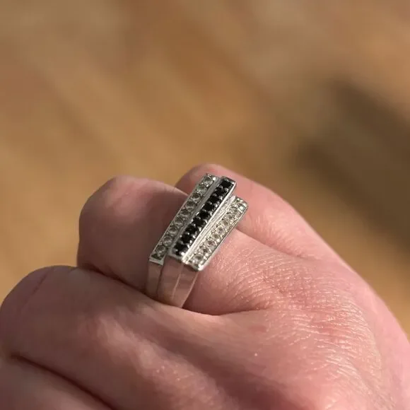 Vintage triple bar ring with white and black stones sz 6